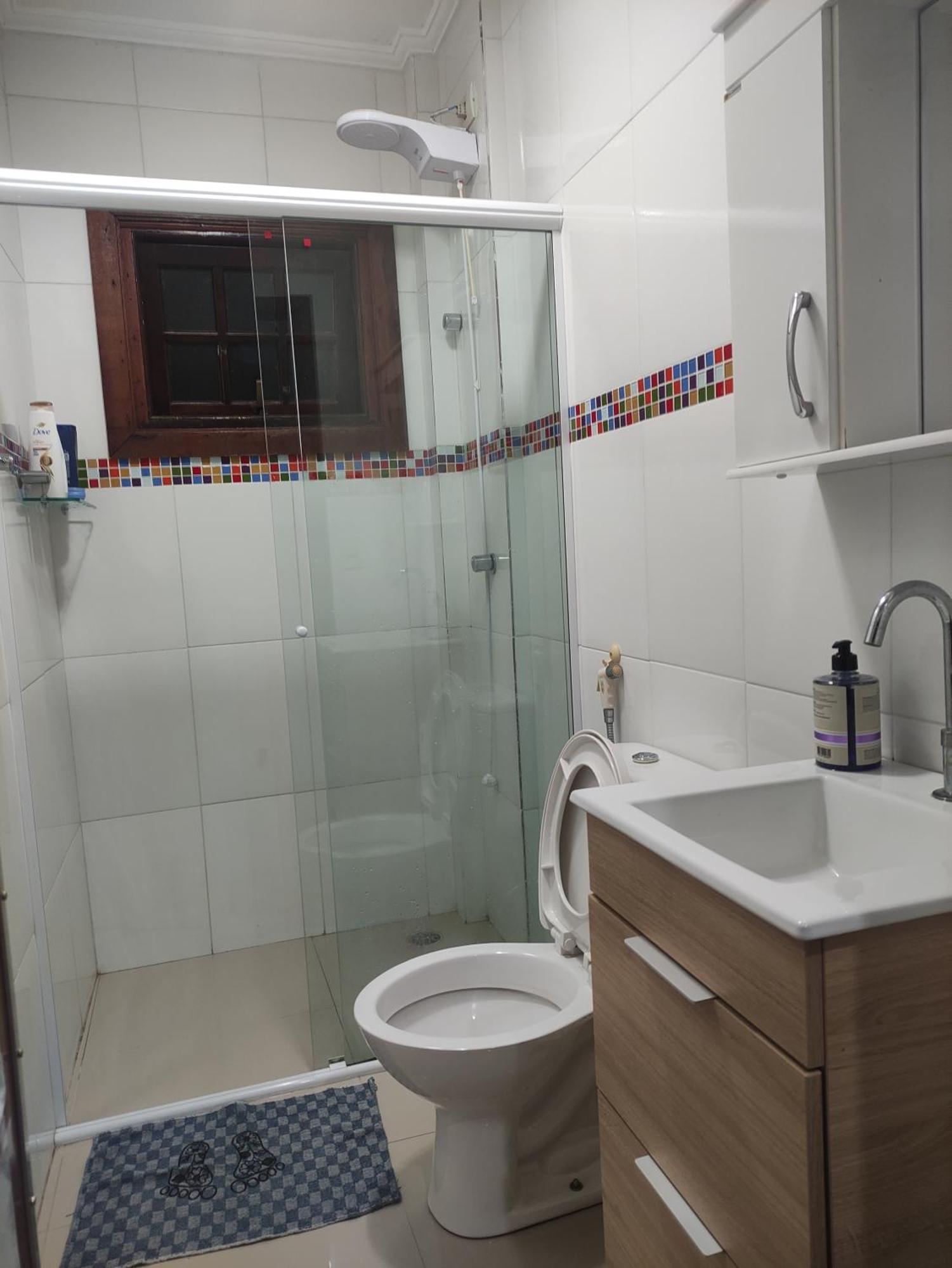 Prox Praias Tombo E Asturias- 2 Quartos Com Ar Condicionado- Quintal Com Churrasqueira Guaruja
